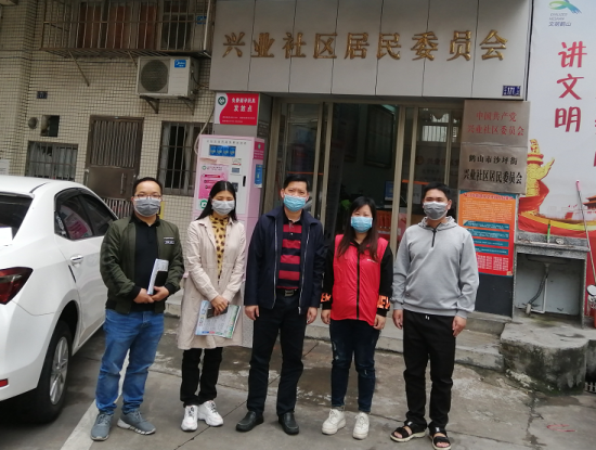 3月20日，市創(chuàng)文辦到興業(yè)社區(qū)調(diào)研，右二為李小紅。