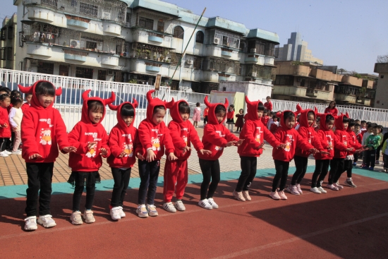 10.開學典禮：牛氣沖天小“妞牛”（新星幼兒園）.JPG