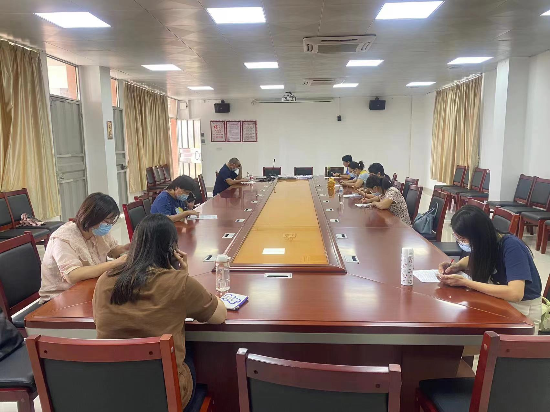 1： 9月8日—9日，沙坪一小的老師們集中沙坪一小峻廷灣校區(qū)，協(xié)助流調(diào)工作。.jpg
