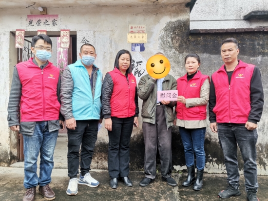 已處理1674092129217廣東省南粵交通江肇高速公司管理中心、江門平安通服務(wù)中心處到桃源鎮(zhèn)開展“黨建引領(lǐng)送關(guān)懷&middot;春日共建暖人心”活動，為中勝村困難家庭送上慰問與關(guān)心.jpg