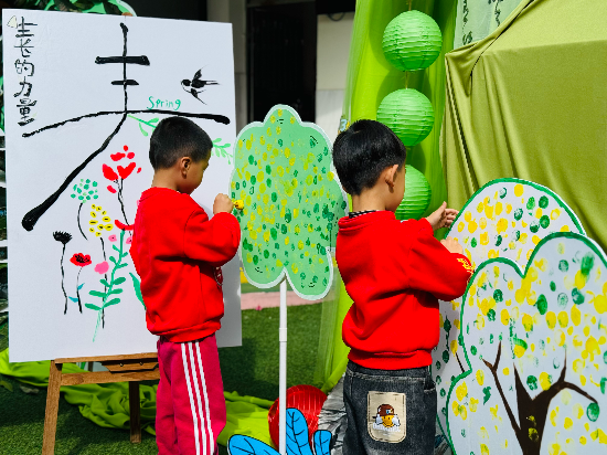 新星幼兒園開(kāi)學(xué)點(diǎn)春---成長(zhǎng)的力量，孩子感受春的美好，我為小樹(shù)添綠啦！.jpg